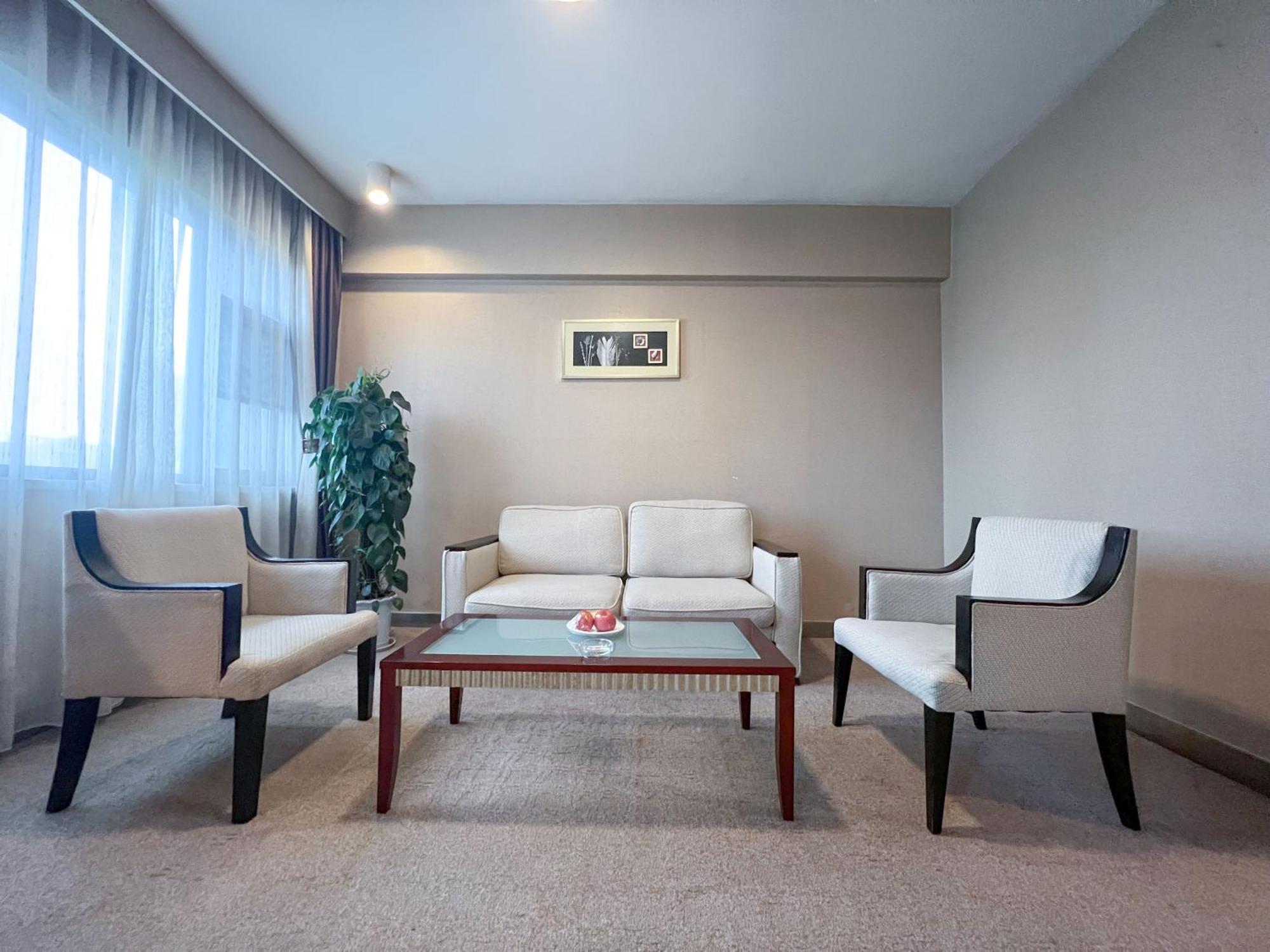 Holiday Inn Express Zhengzhou Zhongzhou By Ihg Exterior photo